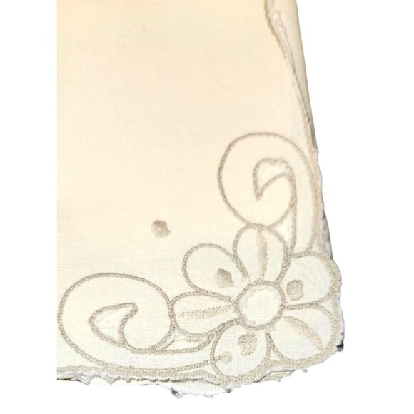 7 Vintage Napkins Embroidered Floral Beige Cloth Scalloped Edges 12x12" - Picture 6 of 7